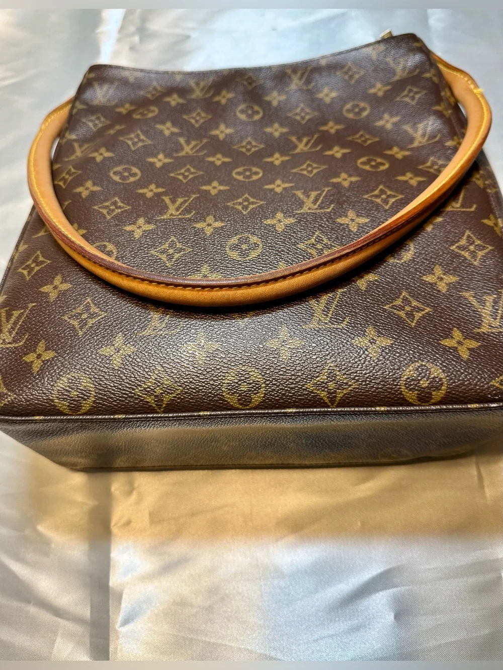 Louis Vuitton Looping MM – Monogram Canvas – Authenticated with LV Dustbag - Picture 9 of 15